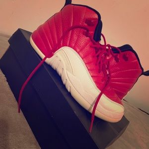 Jordan 12s SIZE: 6Y